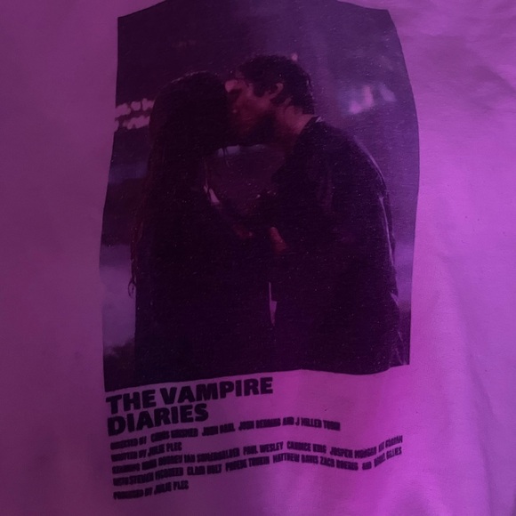 Vampire Diaries Crewneck 🧛‍♀️🧛 - Picture 3 of 5